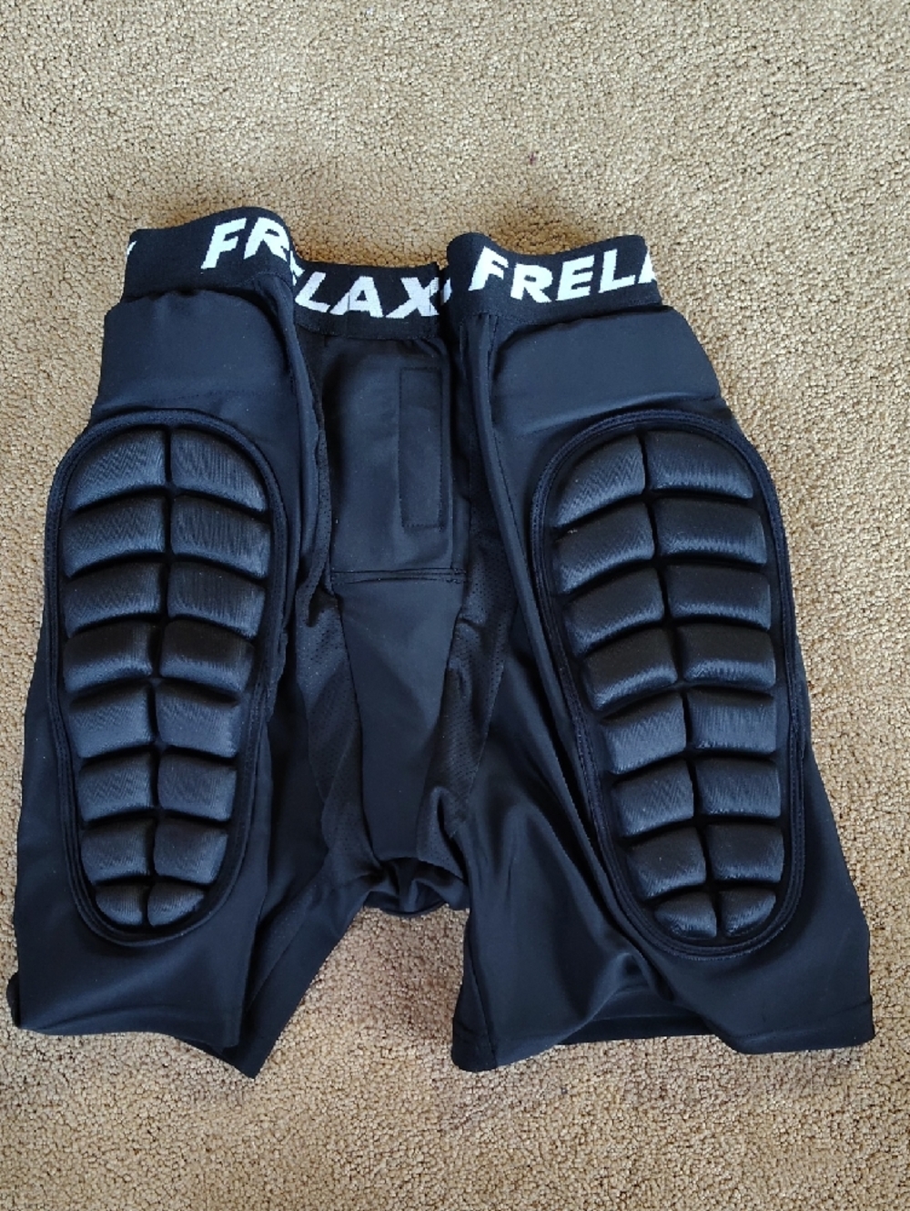 Frelaxy 3D Protective Padded Shorts in Black-size Large - Picture 5 of 7